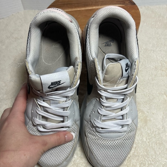 Nike Air MAX White and Black Sneakers with Air Cushion - light pink - Picture 3 of 8